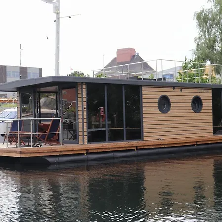 Hausboot Lina, Flensburg, Cleaning Included Båthotell Flensburg
