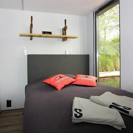 Hausboot Lina, Flensburg, Cleaning Included 弗伦斯堡