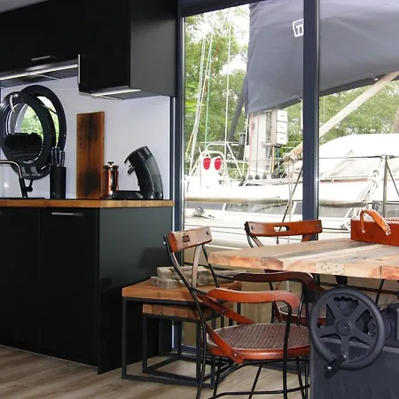 Hausboot Lina, Flensburg, Cleaning Included 船屋