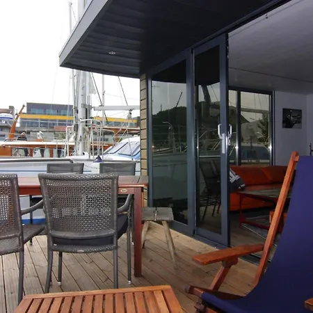 Hausboot Lina, Flensburg, Cleaning Included 船屋